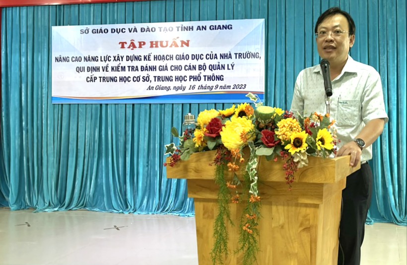 Ông Trần Tuấn Khanh - Phó Giám đốc Sở GD&ĐT An Giang phát biểu khai mạc Hội nghị. ảnh 1
