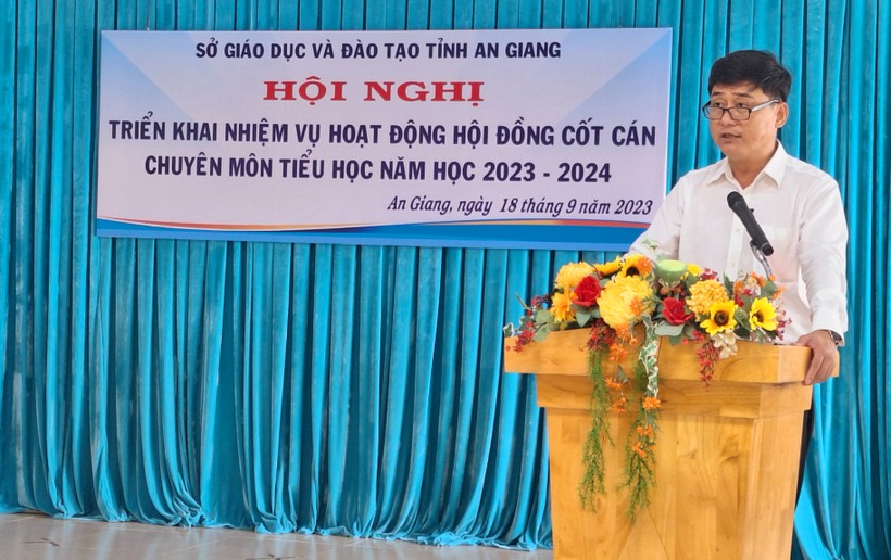 Ông Nguyễn Quốc Khanh - Phó Giám đốc Sở GD&ĐT An Giang phát biểu chỉ đạo hội nghị. ảnh 1