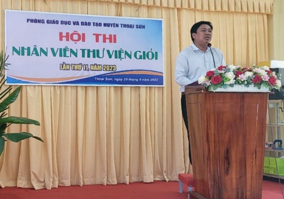 Ông Trần Tấn Phước - Phó trưởng Phòng GD&ĐT Thoại Sơn (An Giang) phát biểu khai mạc Hội thi. ảnh 1