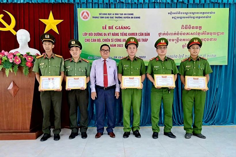 Trung tâm liên kết bồi dưỡng kỹ năng tiếng Khmer cho CB,CS Công an các địa phương. ảnh 3