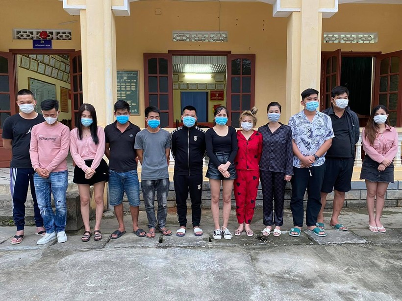 12 thanh niên bị phát hiện sử dụng chất ma túy. Ảnh: Công an tỉnh Tuyên Quang