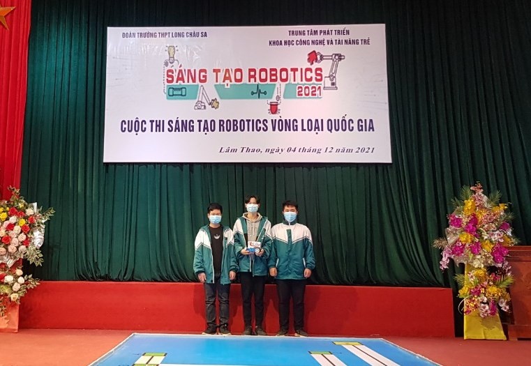 Học sinh Trường THPT Long Châu Sa (Phú Thọ) tham dự cuộc thi