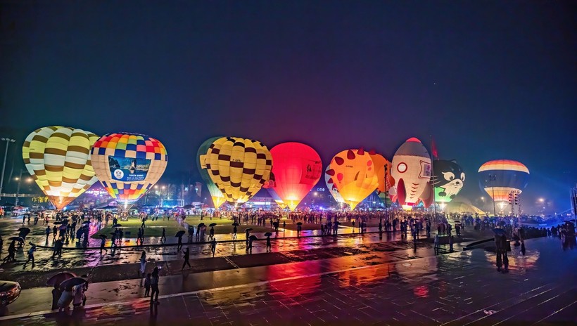Lễ hội Khinh khí cầu quốc tế tại Tuyên Quang năm 2022 thu hút đông đảo khách du lịch.
