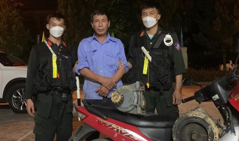 Đối tượng Tâm bị phát hiện bắt giữ cùng tang vật. Ảnh: Cảnh sát cơ động Tuyên Quang