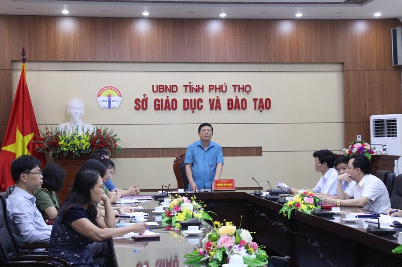 Ông Nguyễn Văn Mạnh - Giám đốc Sở GD&ĐT, Phó Trưởng Ban Thường trực Ban Chỉ đạo thi tốt nghiệp THPT năm 2023 tỉnh Phú Thọ phát biểu tại buổi tập huấn.