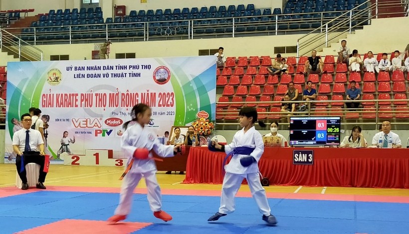 Các Võ sĩ nhí tham gia tranh tài tại Giải Karate Phú Thọ mở rộng năm 2023.