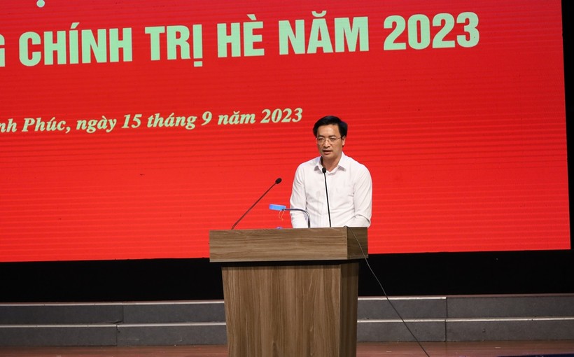 Giám đốc Sở GD&ĐT Vĩnh Phúc Nguyễn Văn Huyến phát biểu tại hội nghị. ảnh 3