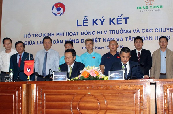 Tập đoàn Hưng Thịnh sẽ hỗ trợ VFF trong việc tạo điều kiện ổn định và phát triển bóng đá Việt Nam. 