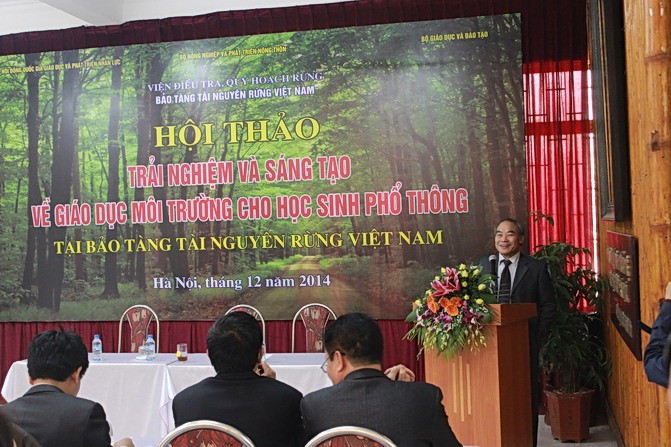 Thứ trưởng Bộ GD&ĐT Nguyễn Vinh Hiển phát biểu tại hội thảo