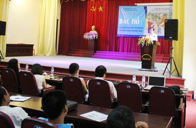 Sở GD&ĐT Phú Thọ tập huấn dạy học bộ sách "Bác Hồ và những bài học về đạo đức, lối sống dành cho học sinh".
