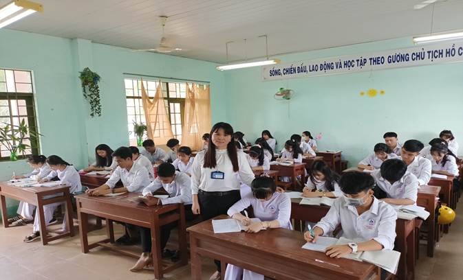 Học sinh Trường THPT Phú Điền trong giờ học Ngữ văn