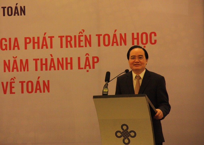 Bộ trưởng Bộ GD&ĐT Phùng Xuân Nhạ phát biểu tại buổi lễ.