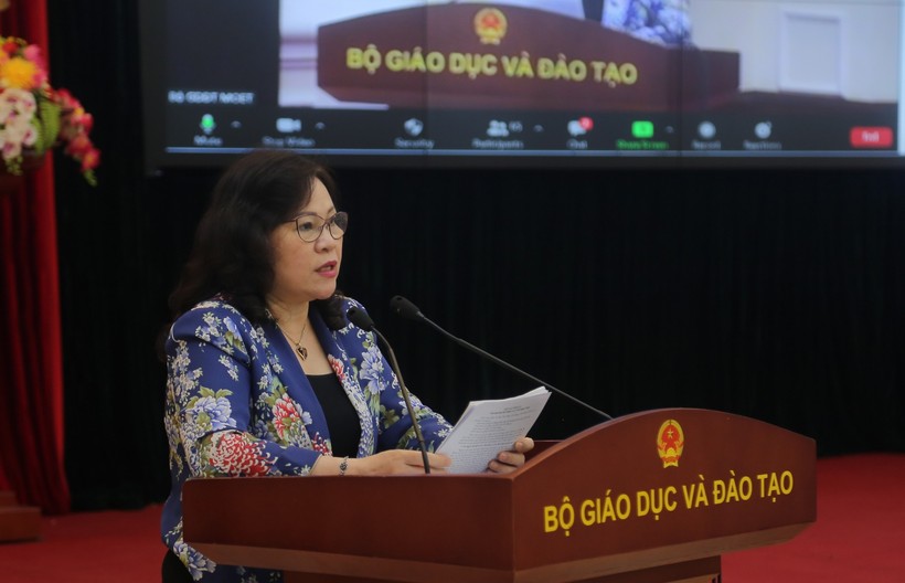 Thứ trưởng Bộ GD&ĐT Ngô Thị Minh phát biểu khai mạc hội nghị.