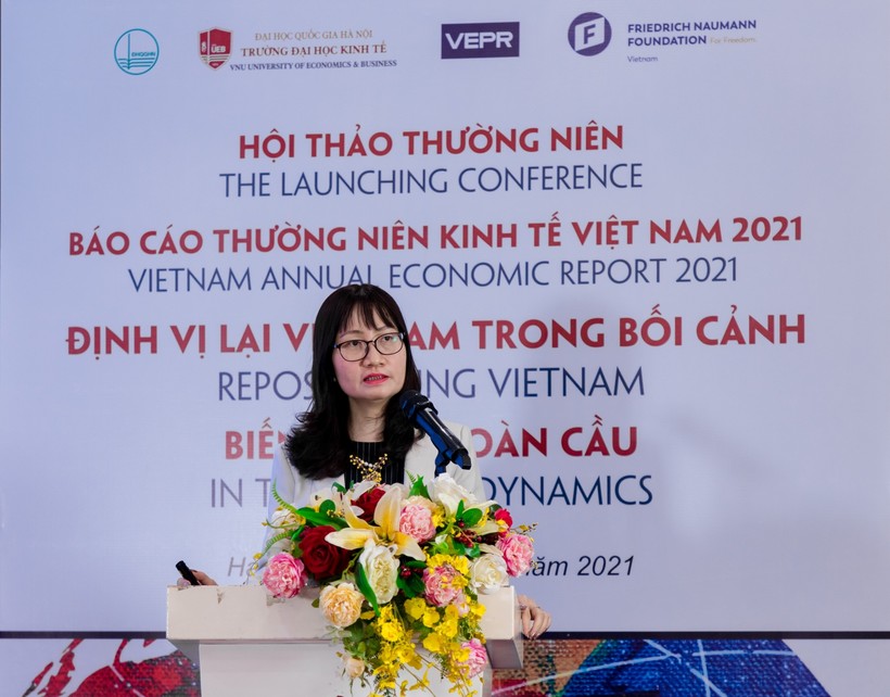 PGS.TS NGuyễn Anh Thu - Phó Hiệu trưởng Trường Đại học Kinh tế, ĐHQG Hà Nội trình bày Báo cáo thường niên Kinh tế Việt Nam 2021.