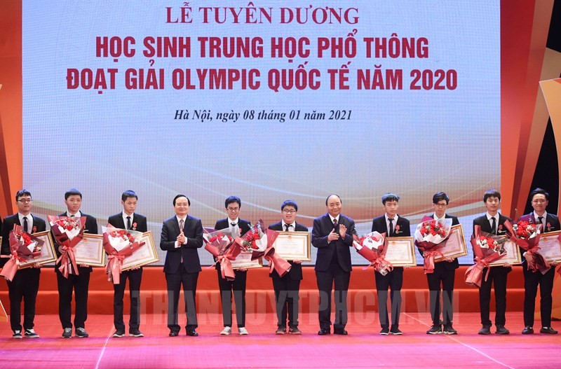 Vinh danh học sinh đoạt giải Olympic quốc tế năm 2020.