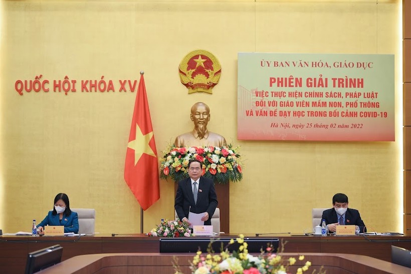 Ông Trần Thanh Mẫn, Phó Chủ tịch Thường trực Quốc hội chủ trì phiên giải trình về việc triển khai dạy học trong bối cảnh Covid-19.