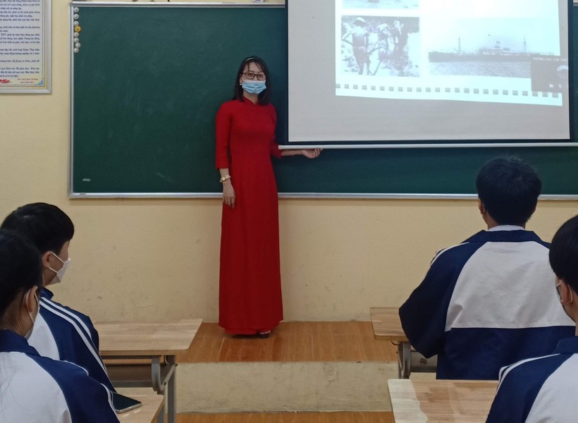 Cô Trần Thị Vui trong giờ dạy Lịch sử.