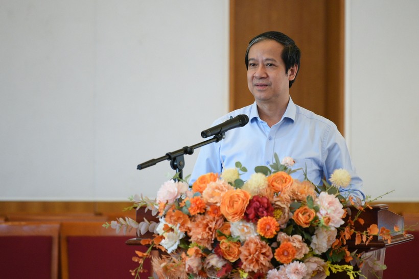 Bộ trưởng Bộ Giáo dục và Đào tạo Nguyễn Kim Sơn phát biểu tại Hội nghị tiếp xúc cử tri chiều 20/6.