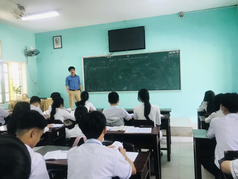 Thầy trò Trường THPT Phú Bài (Thừa Thiên Huế) trong giờ học. ảnh 1