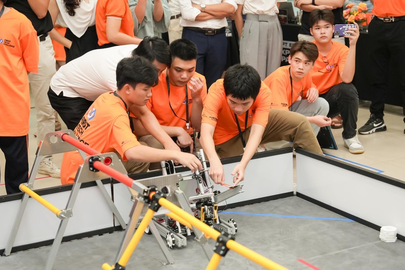 Tổ chức giải thi đấu robot dành cho học sinh trung học  ảnh 1