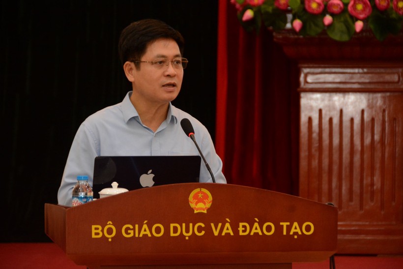 Vụ trưởng Vụ Giáo dục Trung học Nguyễn Xuân Thành phát biểu tại hội thảo.