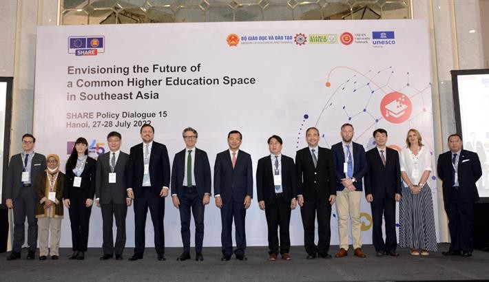 Các đại biểu dự lễ Công bố lộ trình về không gian giáo dục đại học ASEAN 2025.