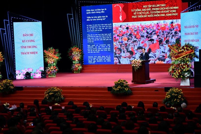 Lễ tuyên dương điển hình tiên tiến, nhà giáo tiêu biểu ngành GD-ĐT Hà Nội năm 2023 kỷ niệm 41 năm ngày Nhà giáo Việt Nam.