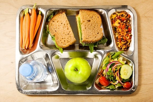 Mỹ cắt giảm khẩu phần ăn của học sinh giúp giảm chỉ số BMI ảnh 1