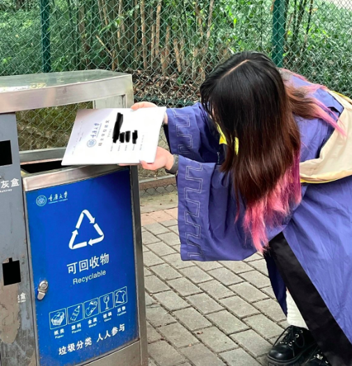 Sinh viên Trung Quốc gây sốt với những bức ảnh lo lắng việc làm ảnh 1