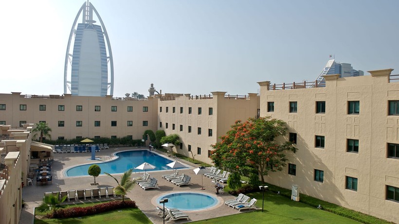 Tầm quan trọng của vị trí không bao giờ có thể được đánh giá thấp và điều này chưa bao giờ đúng hơn đối với EAHM. Nằm đối diện với khách sạn sang trọng nhất thế giới Burj Al Arab Jumeirah, ngôi trường danh tiếng này sẽ khai thác ngành công nghiệp khách sạn đang phát triển mạnh của Dubai. ảnh 10