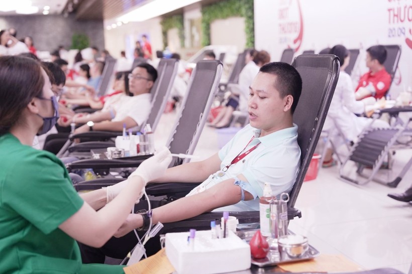 Cán bộ nhân viên TNG Holdings Vietnam tham gia hiến máu tại ngày hội “Giọt Thương” ảnh 2