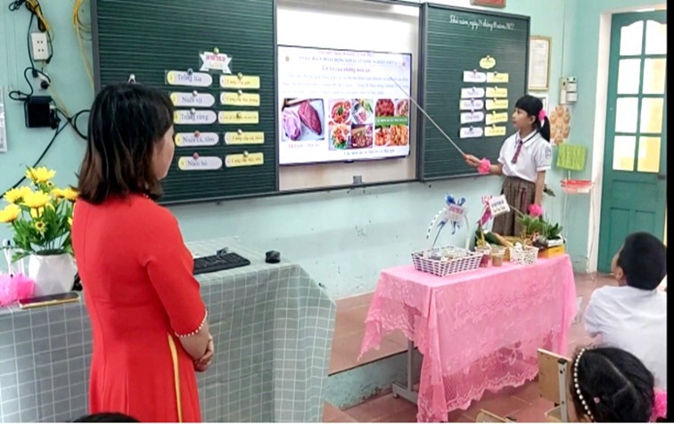 Tiết học giáo dục STEM, lồng ghép học thông qua chơi của các em học sinh lớp 3B – TrườngTiểu học Quang Trung.