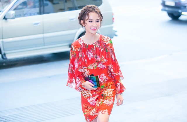 Angela Phương Trinh xuất hiện xinh đẹp tại buổi ra mắt phim mới.
