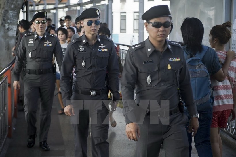 Binh sỹ Thái Lan đi tuần tại Đài kỷ niệm Chiến thắng ở Bangkok​. Ảnh: AFP/TTXVN