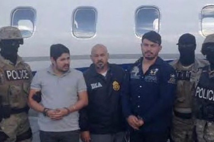 Efrain Antonio Campo Flores (trái) và Franqui Francisco Flores de Freitas sau bị bắt giữ ở Haiti vì âm mưu buôn lậu cocaine. Ảnh: Reuters