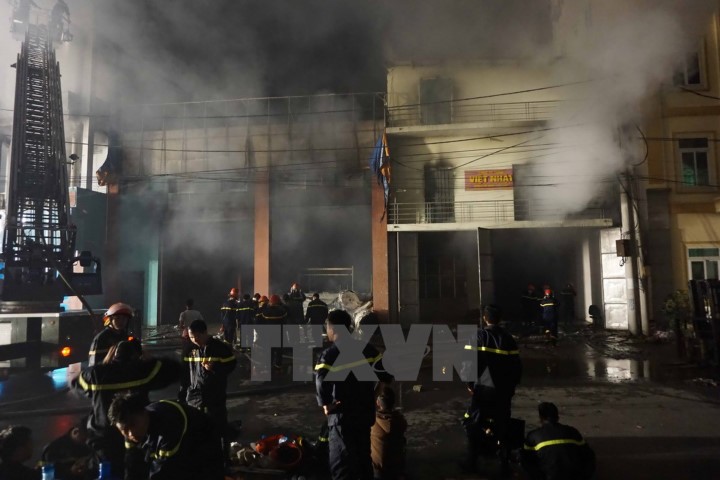 Hình ảnh hiện trường vụ cháy lớn xưởng giấy ở Từ Sơn