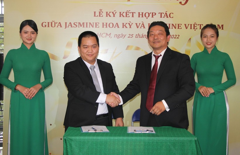Lãnh đạo Jasmine Việt Nam ký kết hợp tác đào tạo với Jasmine Hoa Kỳ.