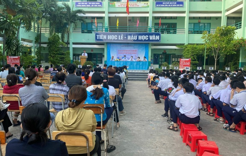 Trường THCS An Lạc tổ chức tư vấn hướng nghiệp cho phụ huynh và học sinh khối 9.