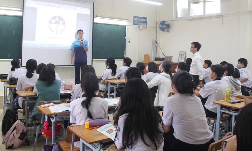 Tiết học Mỹ thuật của học sinh Trường THPT Bùi Thị Xuân (quận 1).