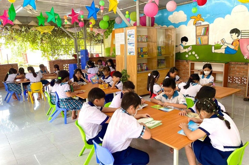 Học sinh Trường Tiểu học Bình Lợi (huyện Bình Chánh, TPHCM) tham gia đọc sách tại trường.