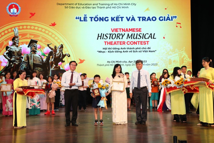 Học sinh thêm yêu sử từ ‘Nhạc kịch tiếng Anh về lịch sử Việt Nam’ ảnh 3