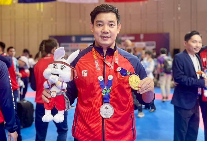 Thầy Lê Đức Duy giành Huy chương vàng tại SEA Games 32.