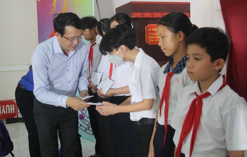 Báo Giáo dục và Thời đại ‘Tiếp sức tới trường’ tại Bình Thuận ảnh 5