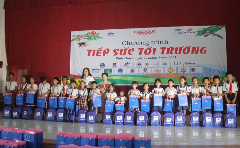Báo Giáo dục và Thời đại ‘Tiếp sức tới trường’ tại Bình Thuận ảnh 11