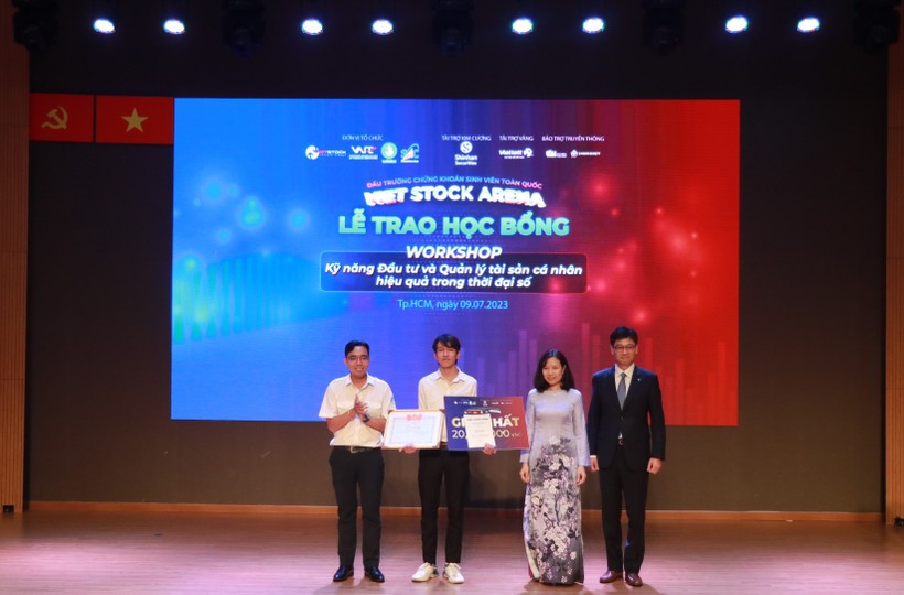 Sinh viên NTTU đạt giải nhất cuộc thi toàn quốc về chứng khoán ảnh 1