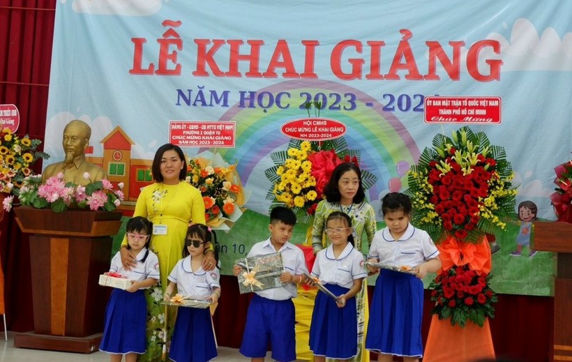 Xúc động lễ khai giảng tại ngôi trường đặc biệt Nguyễn Đình Chiểu ảnh 1