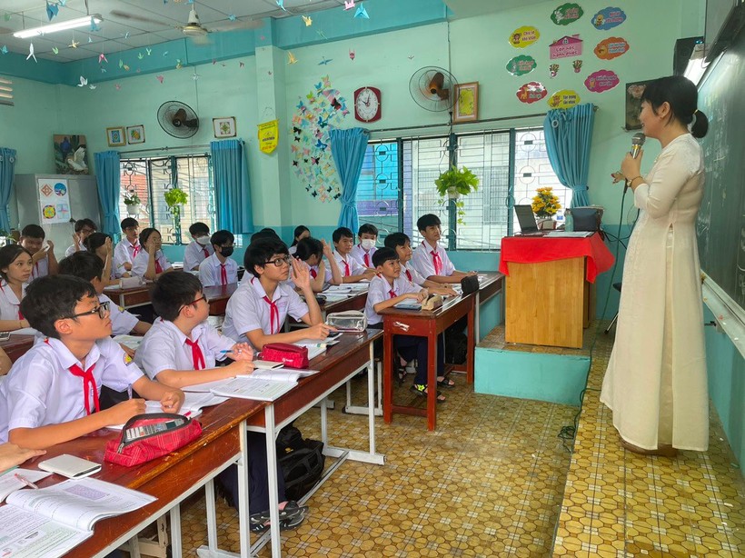 Một giờ học của học sinh Trường THCS Nguyễn Văn Trỗi. ảnh 2