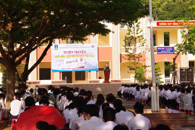 Toàn cảnh buổi tuyên truyền tại Trường THPT Vũng Tàu. ảnh 1