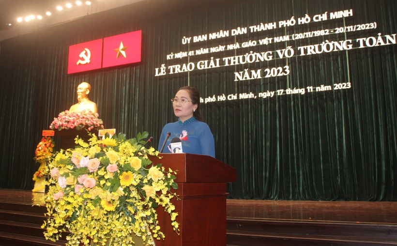 Bà Nguyễn Thị Lệ phát biểu tại buổi lễ.