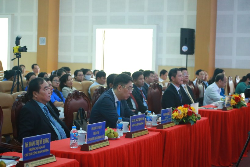Các đại biểu tham dự Tuần lễ khoa học công nghệ.